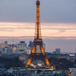 Luxury 75m2 With Eiffel Tower View, 1 Min Metro, Parking Apartment